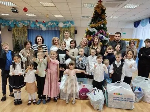 blagotvoritelnyy_fond_polina_zavershil_2023_god_volshebstvom_v_detskikh_domakh_5.jpg