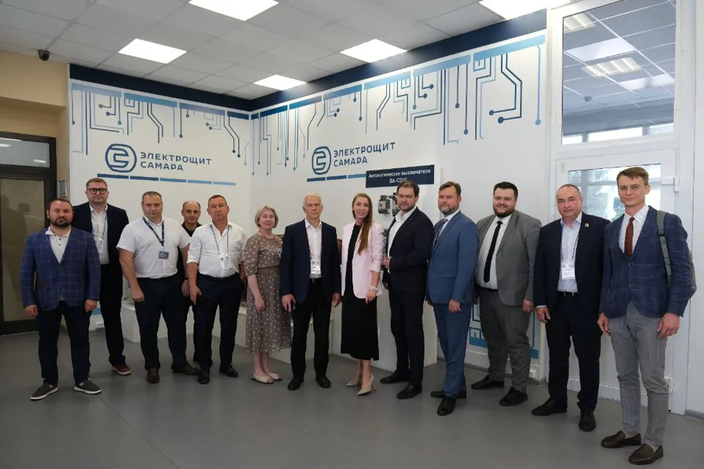 biznes_delegatsiya_nizhegorodskoy_oblasti_posetila_elektroshchit_samara_1.jpg