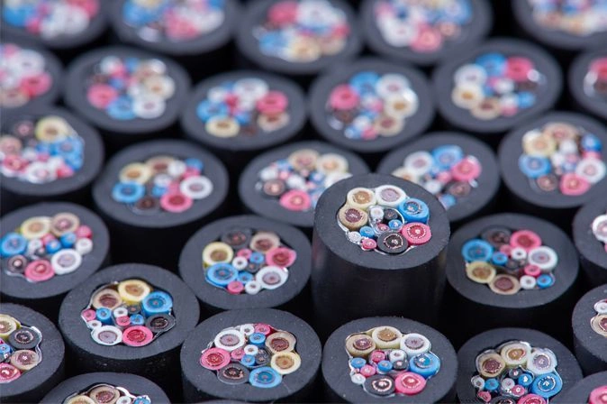 Не тот, за кого себя выдает. Чем опасен фальсифицированный кабель и что грозит за его покупку и установку?