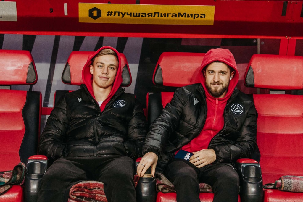 akron_sygral_vnichyu_s_khimkami_2.jpg